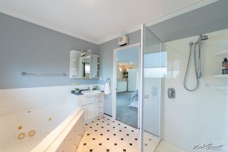 Photo of property in 21 Galveston Grove, Totara Park, Upper Hutt, 5018