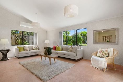 Photo of property in 8 Ferntree Terrace, West Harbour, Auckland, 0618