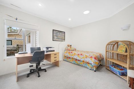 Photo of property in 33 Bleakhouse Road, Howick, Auckland, 2014