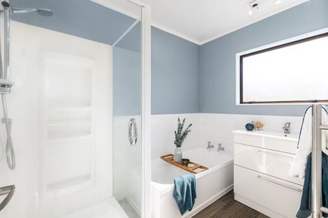 Photo of property in 58 Albatross Close, Whitby, Porirua, 5024