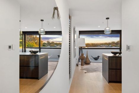 Photo of property in 314a Hurstmere Road, Takapuna, Auckland, 0622