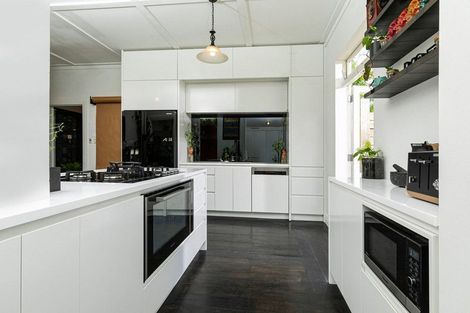 Photo of property in 5 Don Buck Road, Henderson, Auckland, 0614