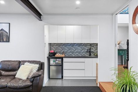 Photo of property in 12 Knox Road, Swanson, Auckland, 0612