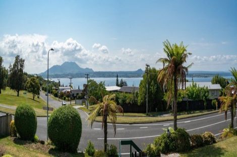 Photo of property in 16 Wakeman Road, Acacia Bay, Taupo, 3330