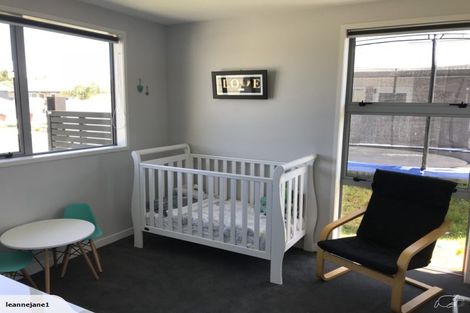 Photo of property in 33 Butterworth Crescent, Papamoa Beach, Papamoa, 3118