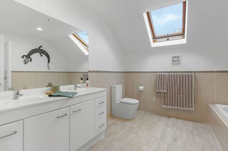 Photo of property in 31a Oakwood Grove, Eastern Beach, Auckland, 2012