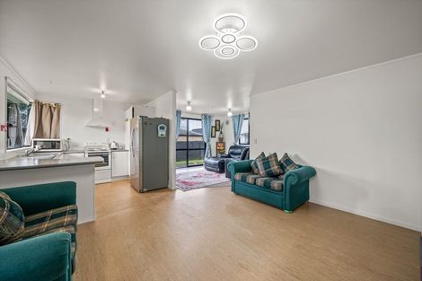 Photo of property in 29 Woodbank Drive, Glen Eden, Auckland, 0602