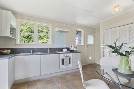 Photo of property in 196 Waddington Drive, Naenae, Lower Hutt, 5011