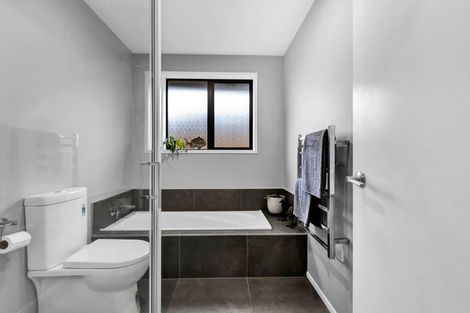 Photo of property in 3 Ruru Lane, Hurworth, New Plymouth, 4310