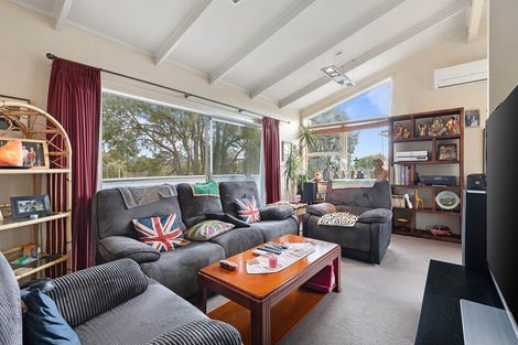 Photo of property in 6 Tamahere Drive, Glenfield, Auckland, 0629