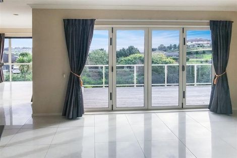 Photo of property in 10 Michael Bosher Way, Flat Bush, Auckland, 2019