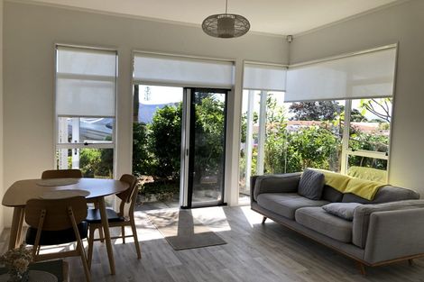 Photo of property in 24 Pacific Parade, Army Bay, Whangaparaoa, 0930