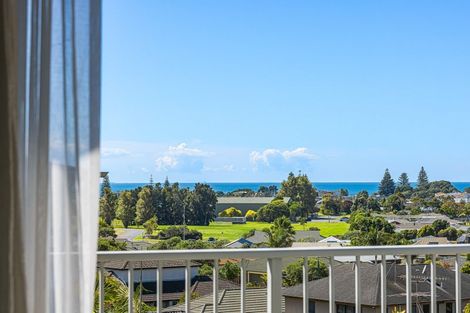 Photo of property in 60 Chesterfield Way, Orewa, 0931