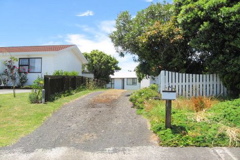 Photo of property in 6 Leaming Place, Clarks Beach, 2122