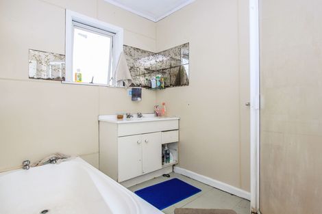 Photo of property in 50 Kelman Road, Kelston, Auckland, 0602