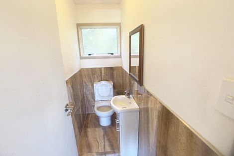 Photo of property in 11 Gladys Avenue, Glenfield, Auckland, 0629