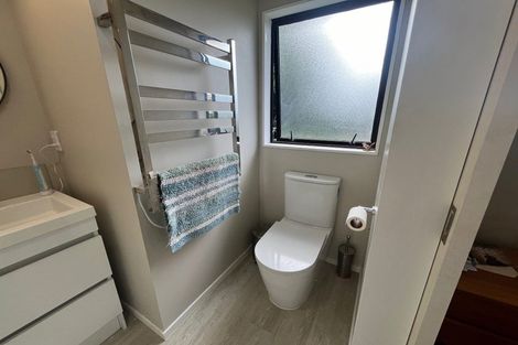 Photo of property in 15 Pinewood Grove, Botany Downs, Auckland, 2010