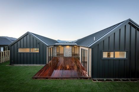 Photo of property in 35 Obelisk Street, Wanaka, 9305