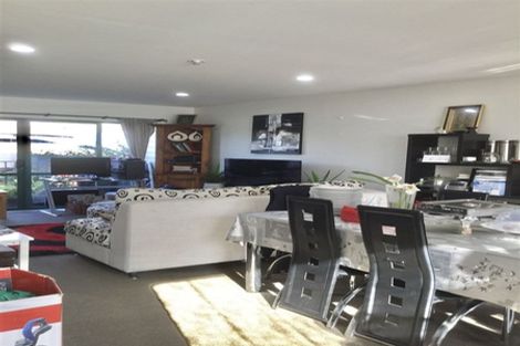 Photo of property in 18/1 Briar Way, New Lynn, Auckland, 0600