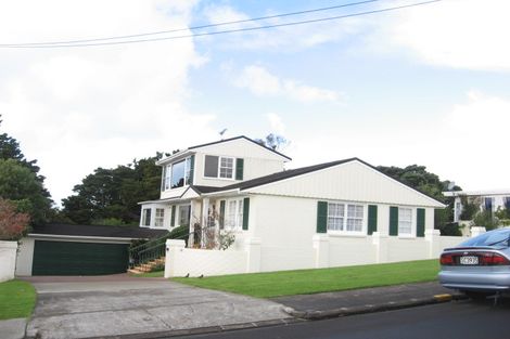 Photo of property in 121 Mellons Bay Road, Mellons Bay, Auckland, 2014