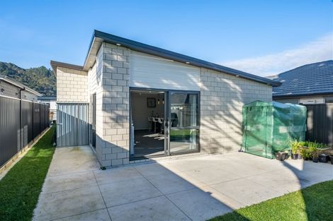 Photo of property in 16 Pattullo Crescent, Wallaceville, Upper Hutt, 5018