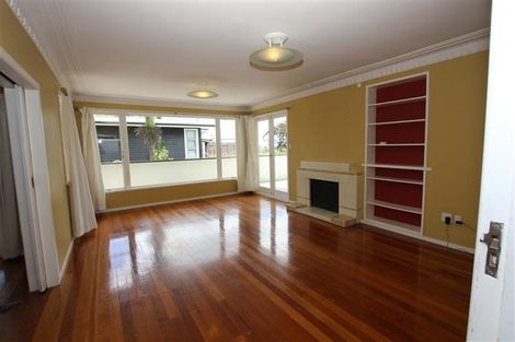 Photo of property in 24 Glenfern Road, Mellons Bay, Auckland, 2014