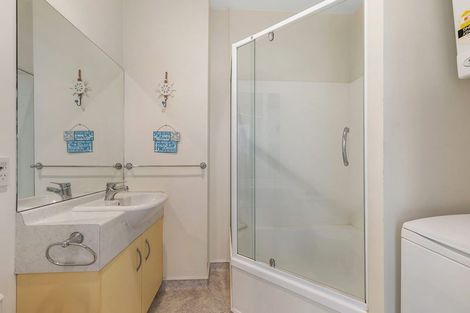 Photo of property in Stadium Garden Flats, 402/107 Thorndon Quay, Pipitea, Wellington, 6011