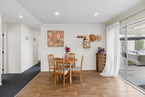 Photo of property in 23 Faram Place, Massey, Auckland, 0614
