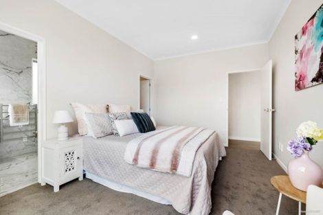 Photo of property in 1 Huahua Crescent, Papakura, 2110