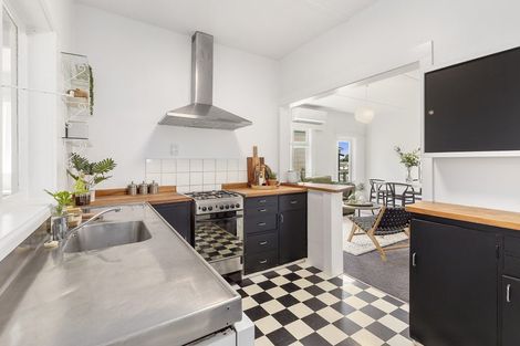 Photo of property in 15 Charlotte Avenue, Brooklyn, Wellington, 6021