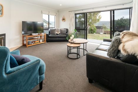 Photo of property in 150 Woodman Drive, Tawa, Wellington, 5028