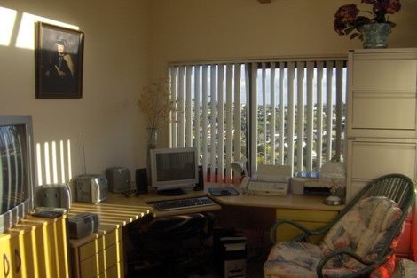 Photo of property in 28 Ronald Macken Place, Windsor Park, Auckland, 0632