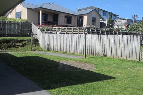Photo of property in 3 Pikitanga Close, Tawa, Wellington, 5028