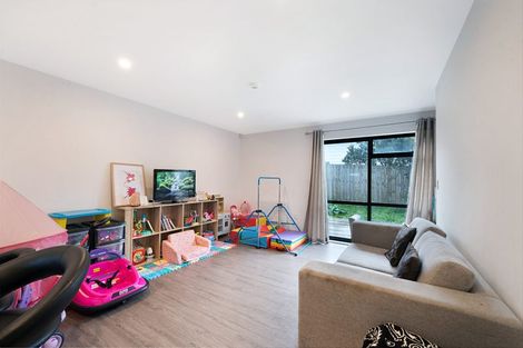 Photo of property in 4337c Great North Road, Glendene, Auckland, 0602