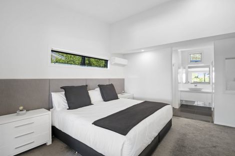 Photo of property in 282 Glamorgan Drive, Northcross, Auckland, 0630