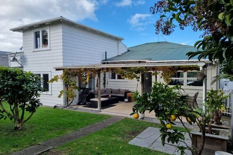 Photo of property in 12 Seabreeze Road, Narrow Neck, Auckland, 0624