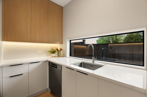 Photo of property in 8a Catalina Crescent, Forrest Hill, Auckland, 0620