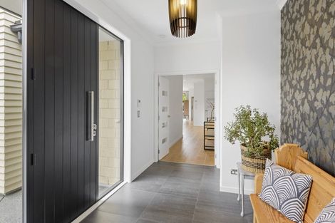 Photo of property in 9 Bowenvale Avenue, Cashmere, Christchurch, 8022