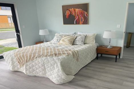 Photo of property in 8 Taipahitini Road, Rosehill, 2113