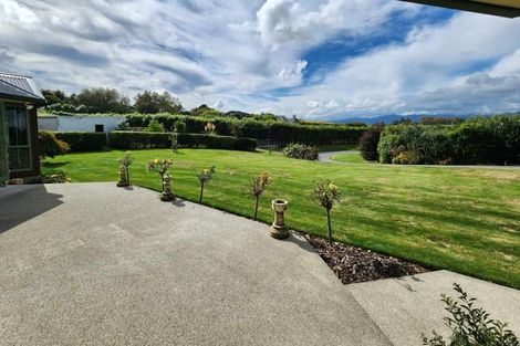 Photo of property in 28 Waipuna Grove, Levin, 5571