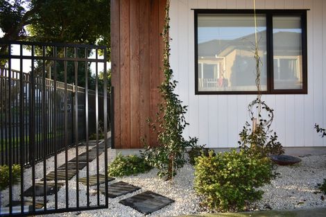 Photo of property in 26a Holland Avenue, Point England, Auckland, 1072