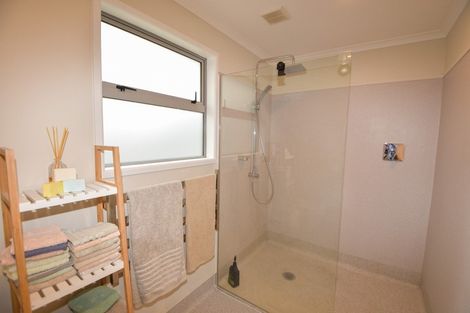 Photo of property in 76 Victoria Street, Carterton, 5713