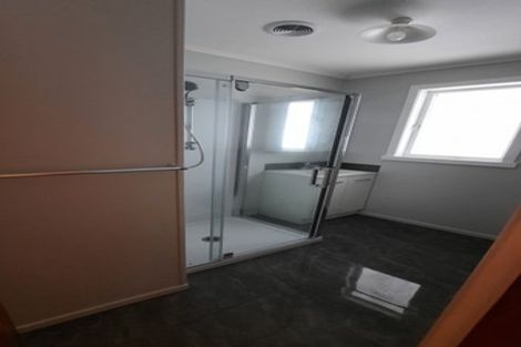 Photo of property in 142 Edgewater Drive, Pakuranga, Auckland, 2010