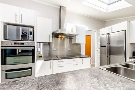 Photo of property in 15 Tiromoana Road, Raumati South, Paraparaumu, 5032