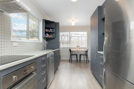 Photo of property in 31 Oreil Avenue, West Harbour, Auckland, 0618