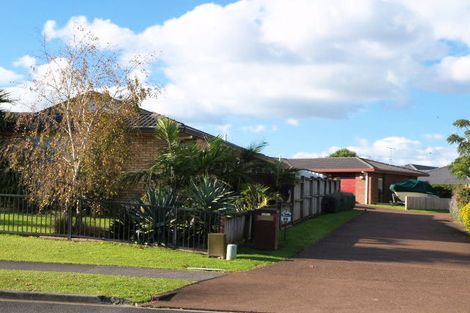 Photo of property in 44 Bob Charles Drive, Golflands, Auckland, 2013