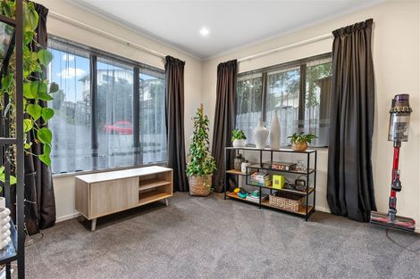 Photo of property in 19 Chieftain Rise, Goodwood Heights, Auckland, 2105
