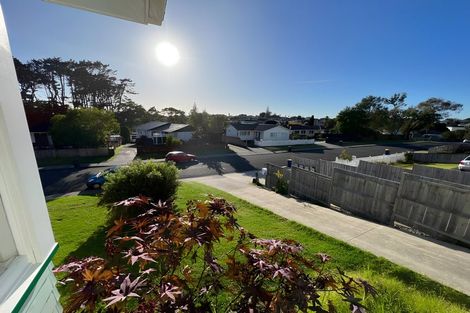 Photo of property in 20 Thornlow Street, Glendene, Auckland, 0602