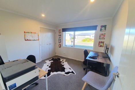 Photo of property in 3 Gibraltar Way, Fitzherbert, Palmerston North, 4410