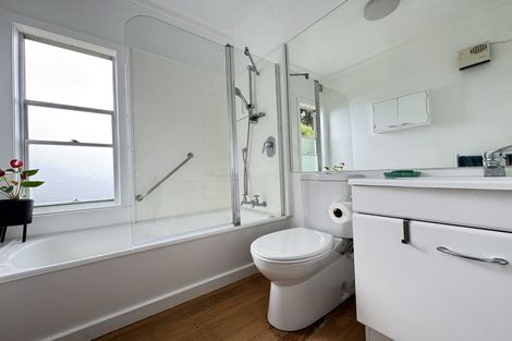 Photo of property in 38 Robieson Street, Roseneath, Wellington, 6011